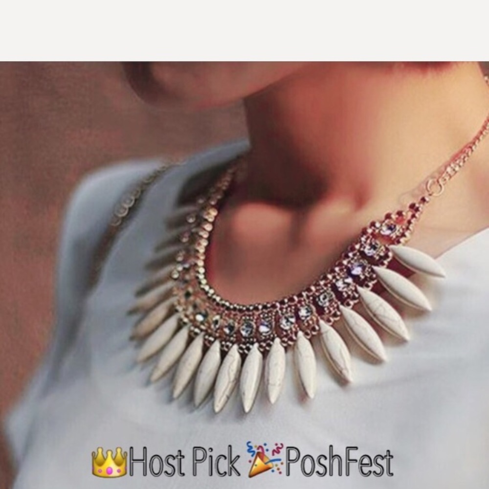 Back in stock 🎉HP🎉🌸Chunky Statement Necklace🌸